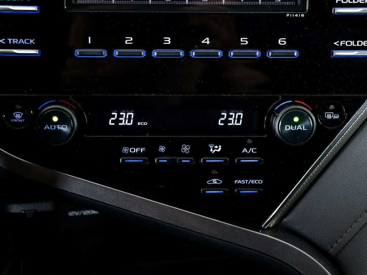 Б/У Тойота Камри 2019 года. Фото: #12