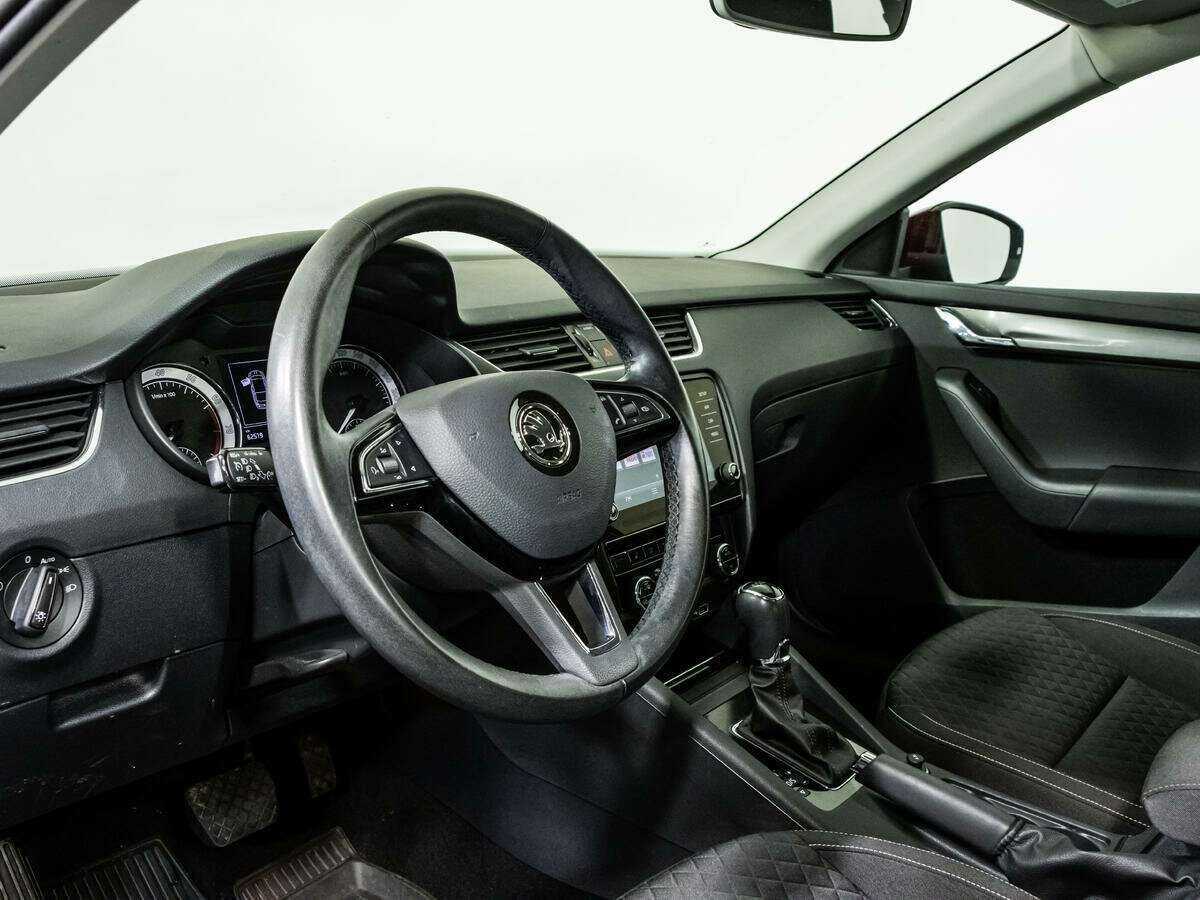 Б/У Шкода Октавия 2018 года. Фото: #10