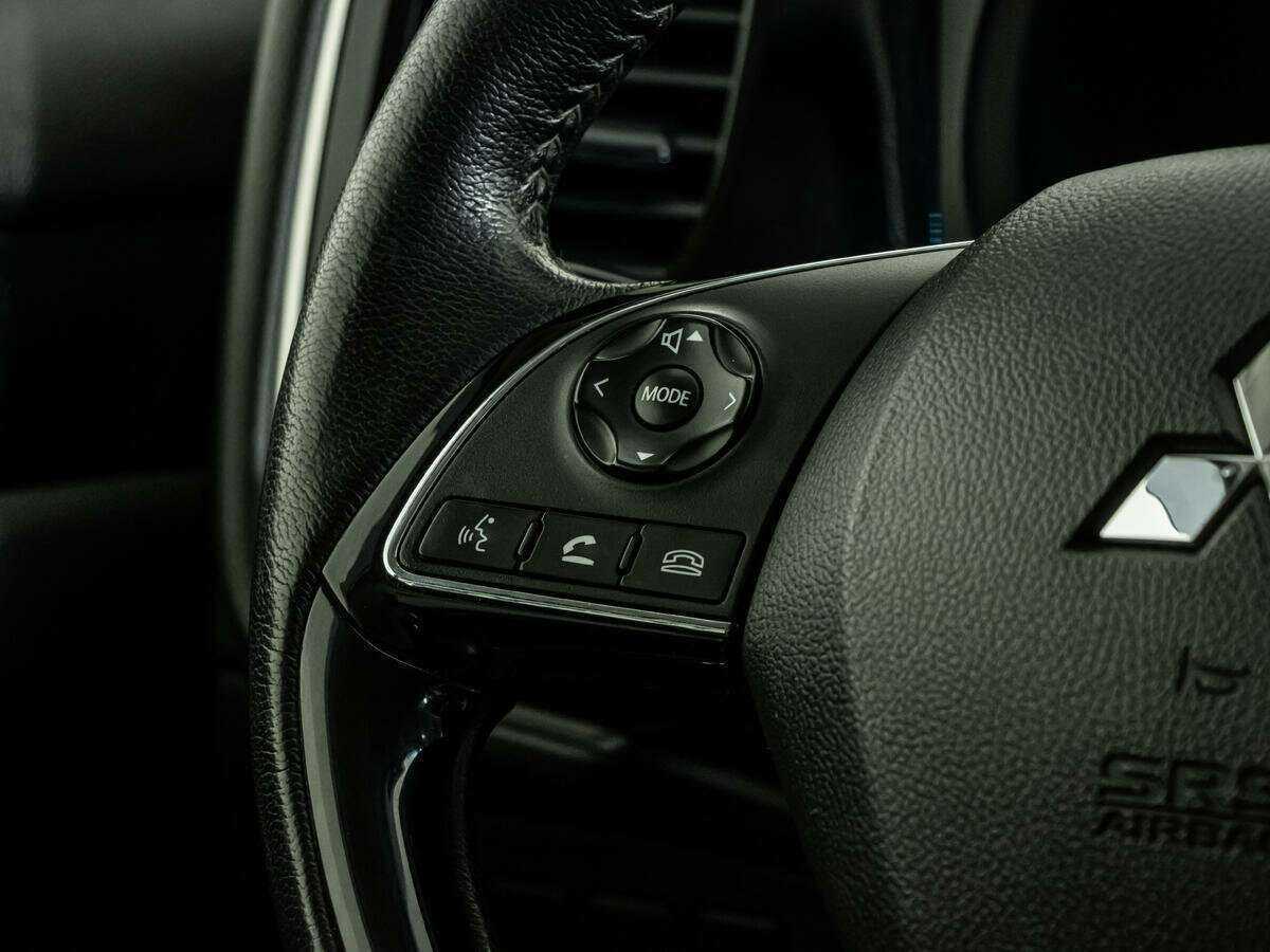 Б/У Митсубиши Оутлэндер 2019 года. Фото: #15