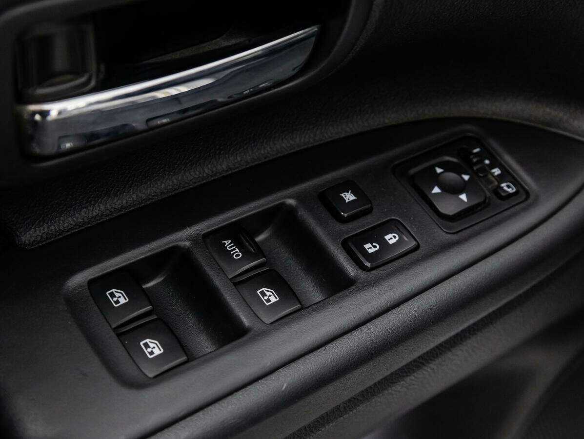 Б/У Митсубиши Оутлэндер 2018 года. Фото: #14