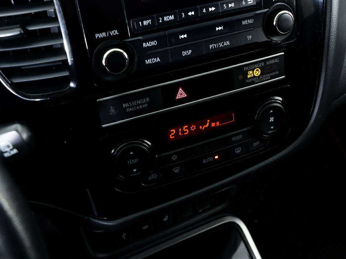 Б/У Митсубиши Оутлэндер 2019 года. Фото: #12