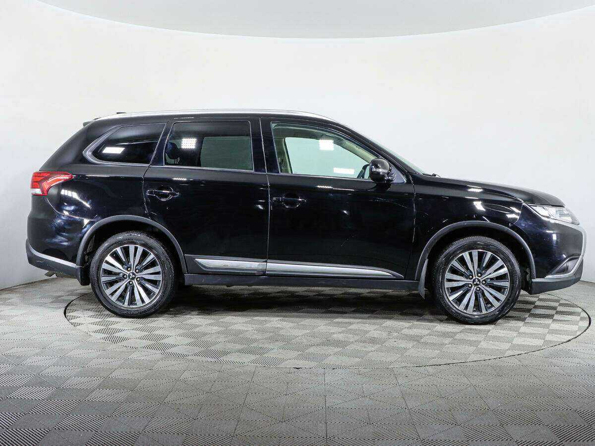 Б/У Митсубиши Оутлэндер 2020 года. Фото: #3