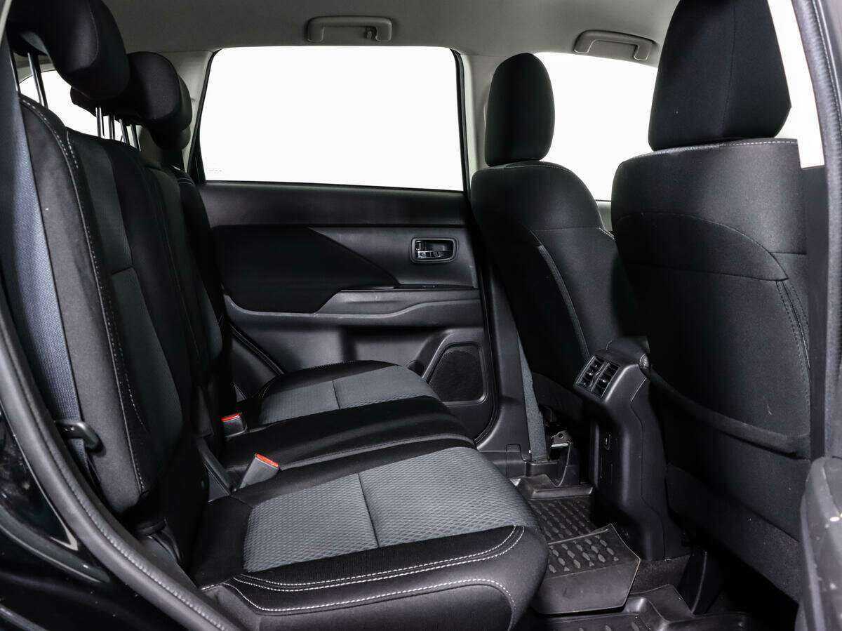 Б/У Митсубиши Оутлэндер 2020 года. Фото: #10