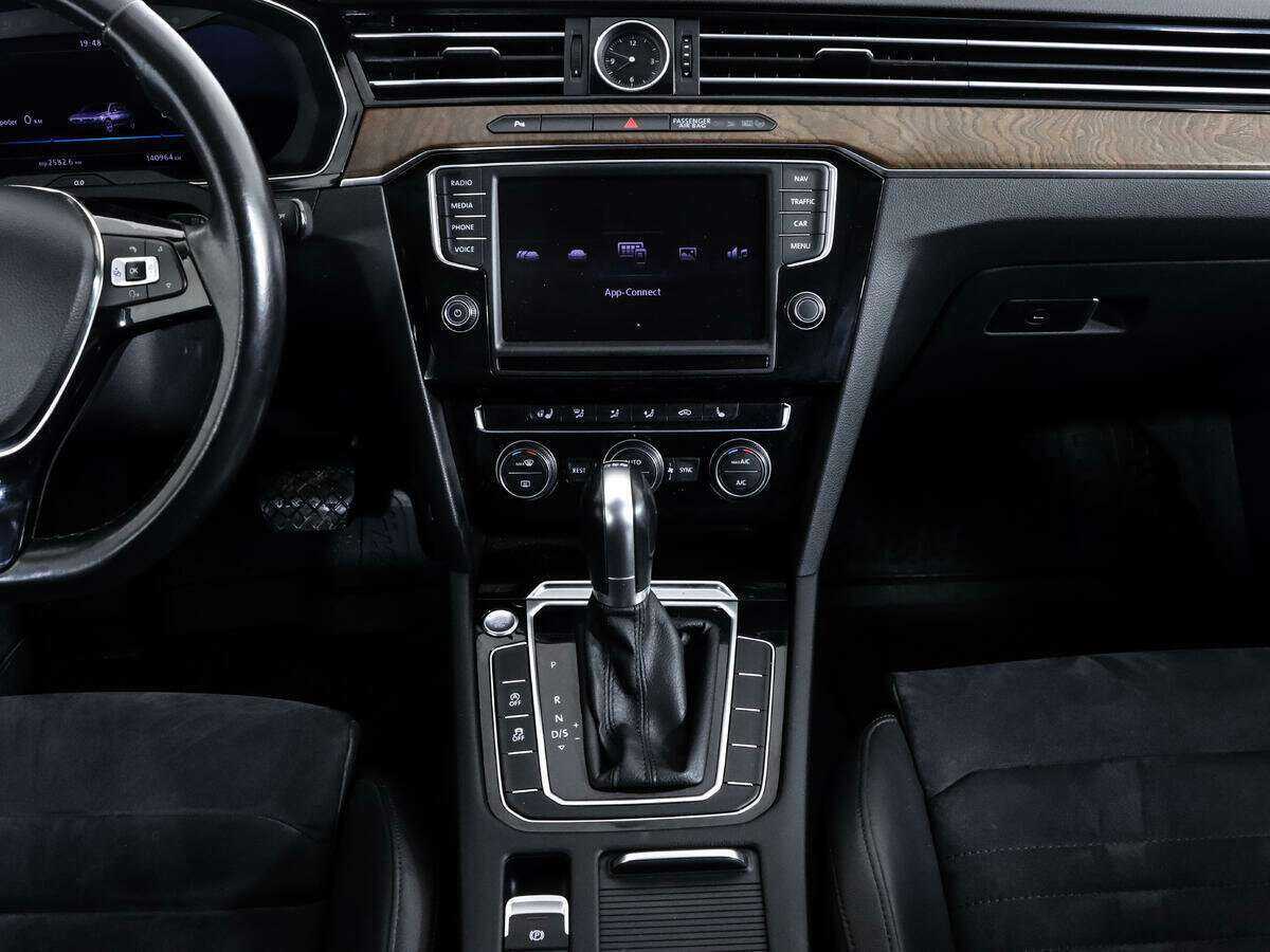 Б/У Фольксваген Пассат 2016 года. Фото: #12