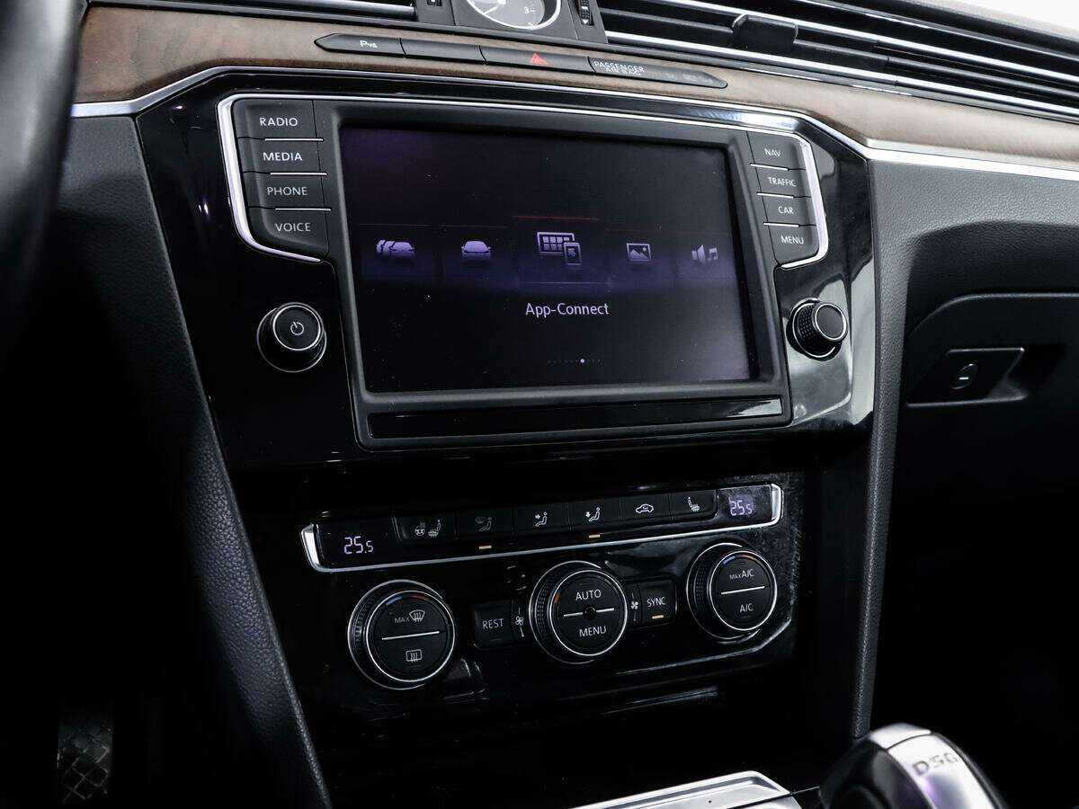 Б/У Фольксваген Пассат 2016 года. Фото: #14