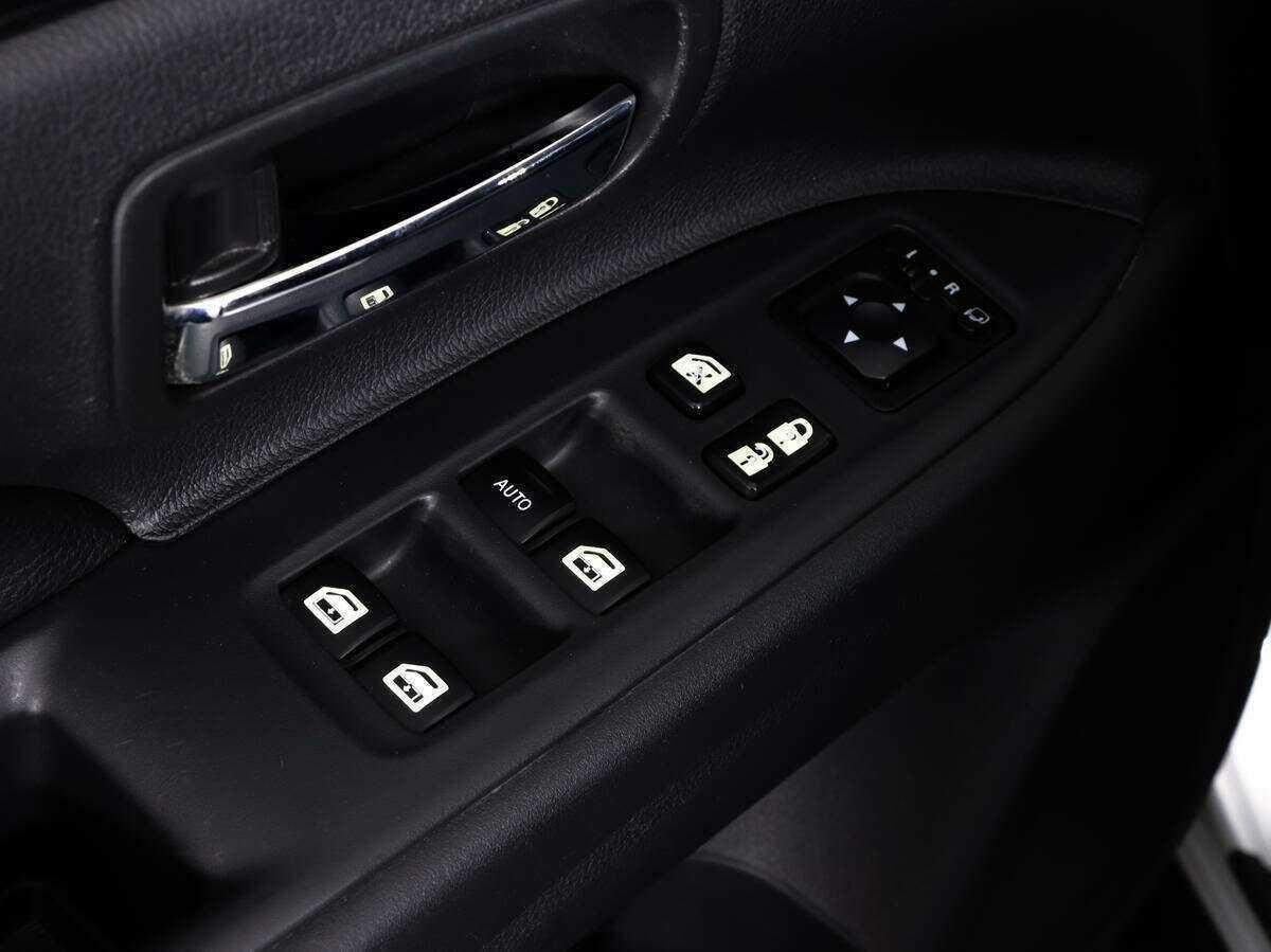 Б/У Митсубиши Оутлэндер 2018 года. Фото: #11