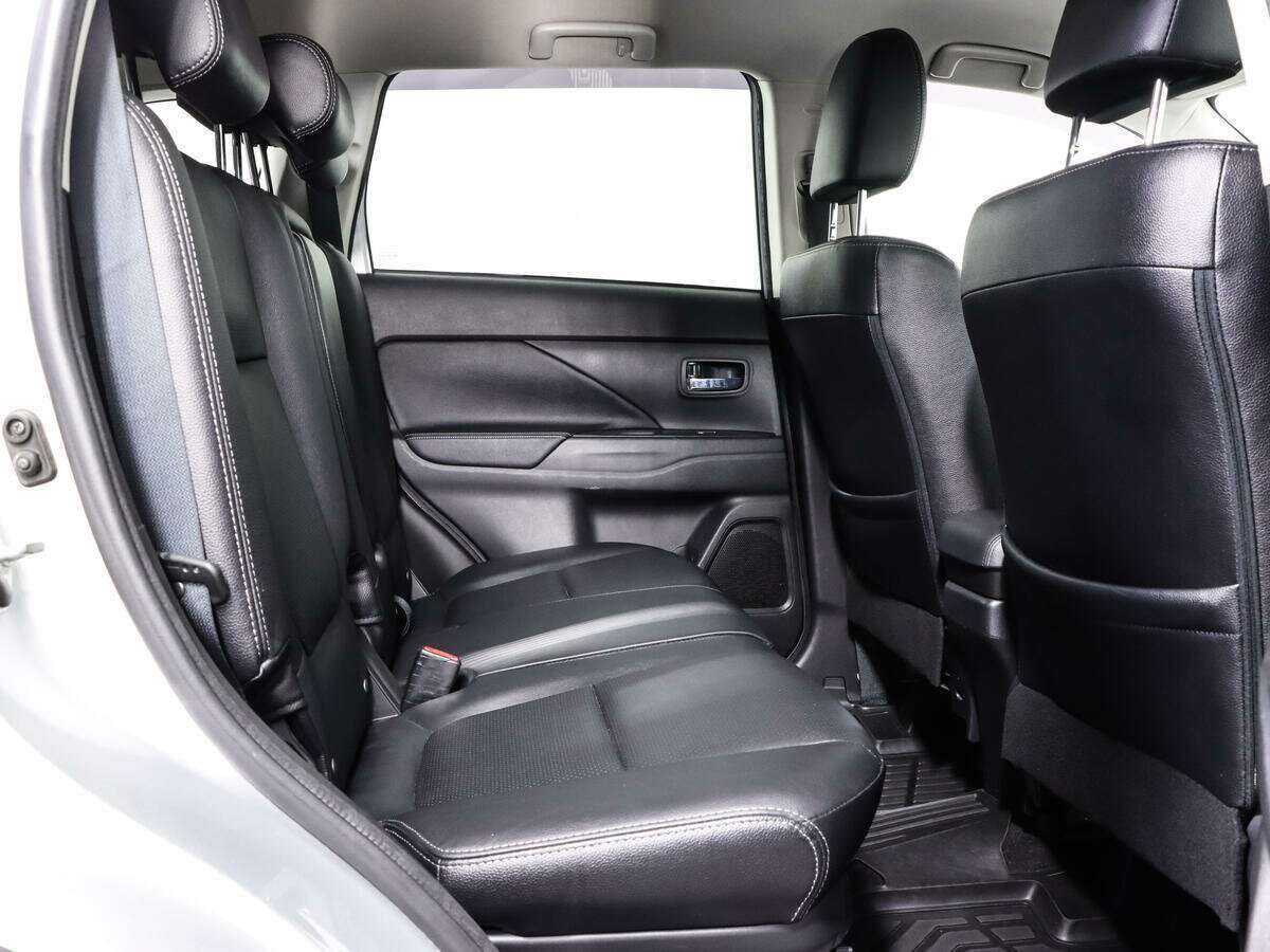 Б/У Митсубиши Оутлэндер 2018 года. Фото: #12