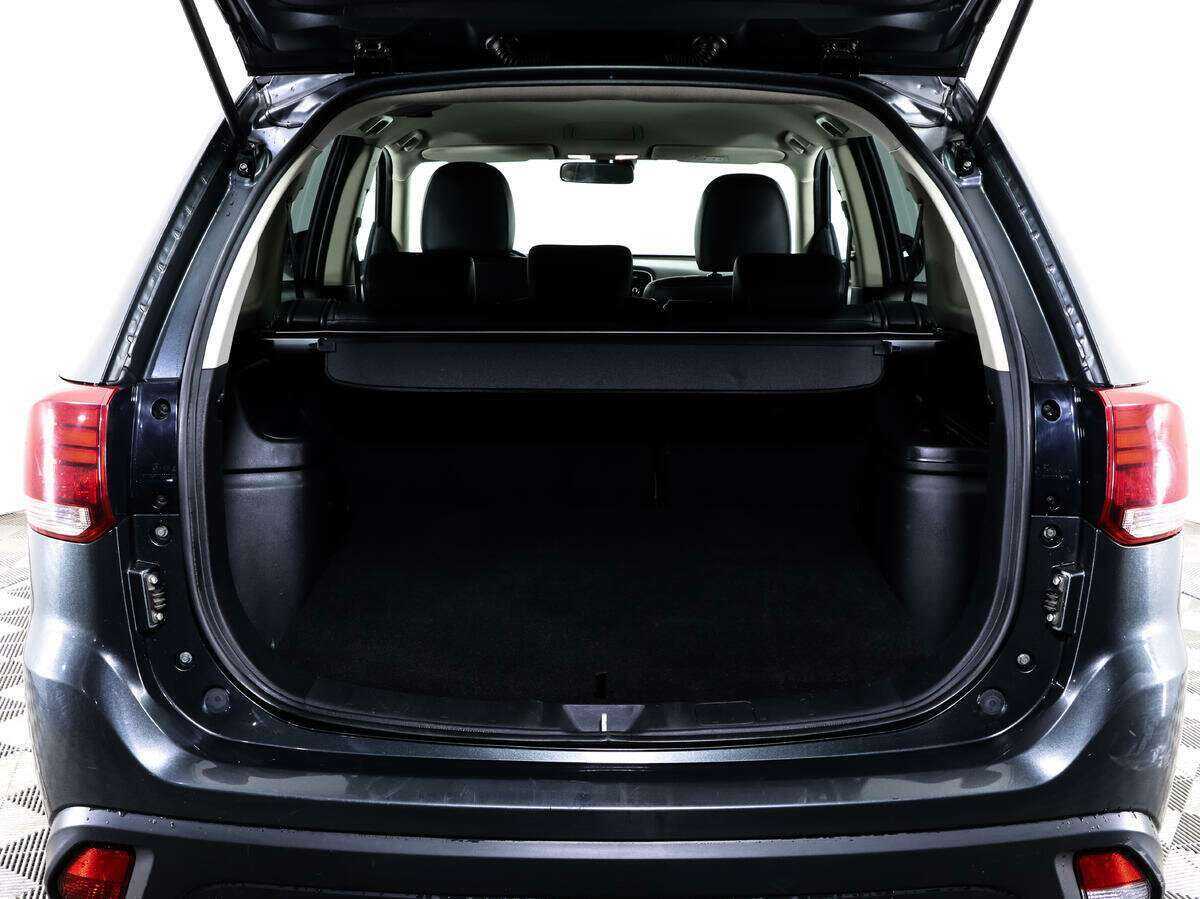 Б/У Митсубиши Оутлэндер 2016 года. Фото: #18