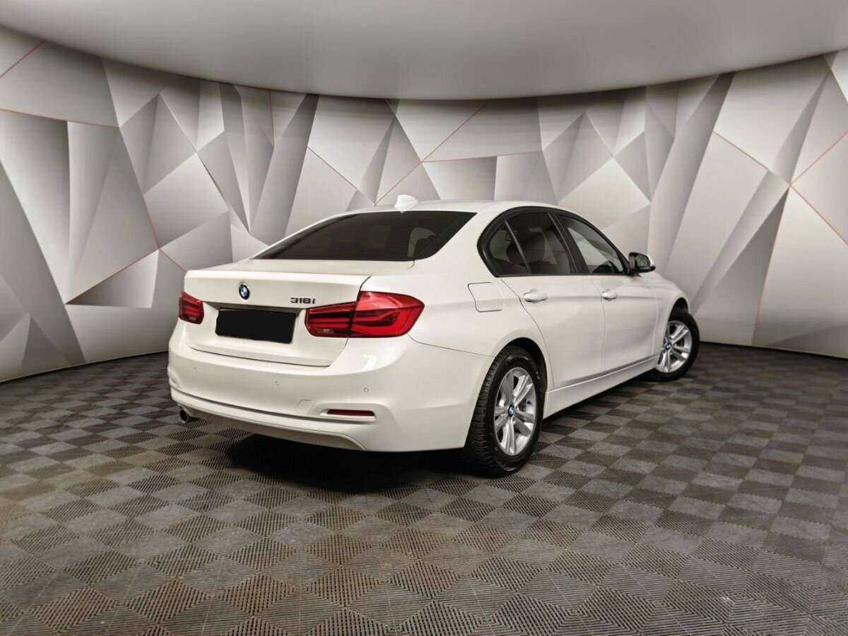 BMW 3 серии 2018 года с пробегом. Фото: #1
