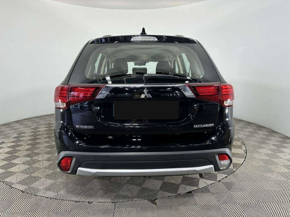 Mitsubishi Outlander 2017 года с пробегом. Фото: #2