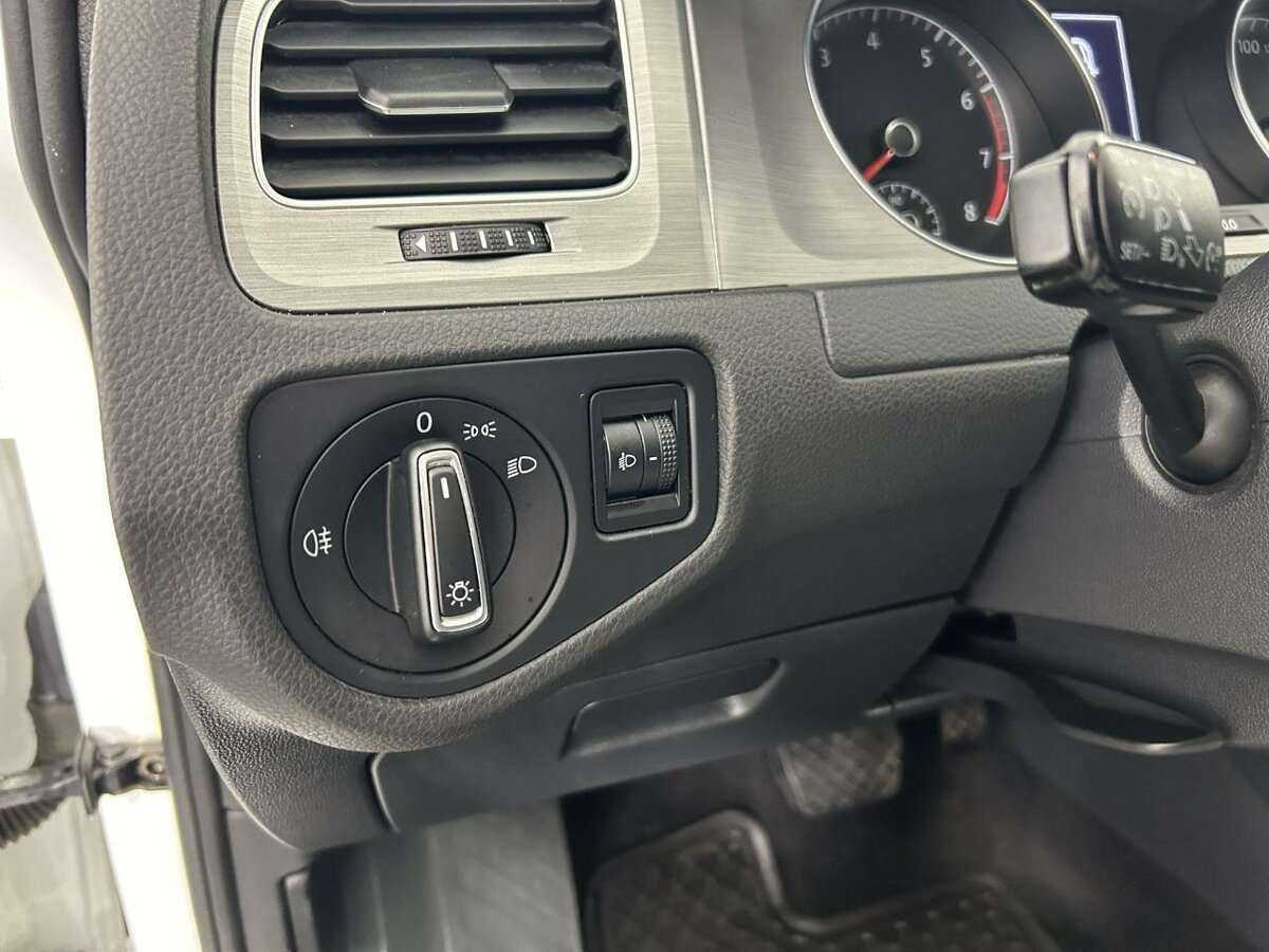 Б/У Фольксваген Гольф 2015 года. Фото: #8