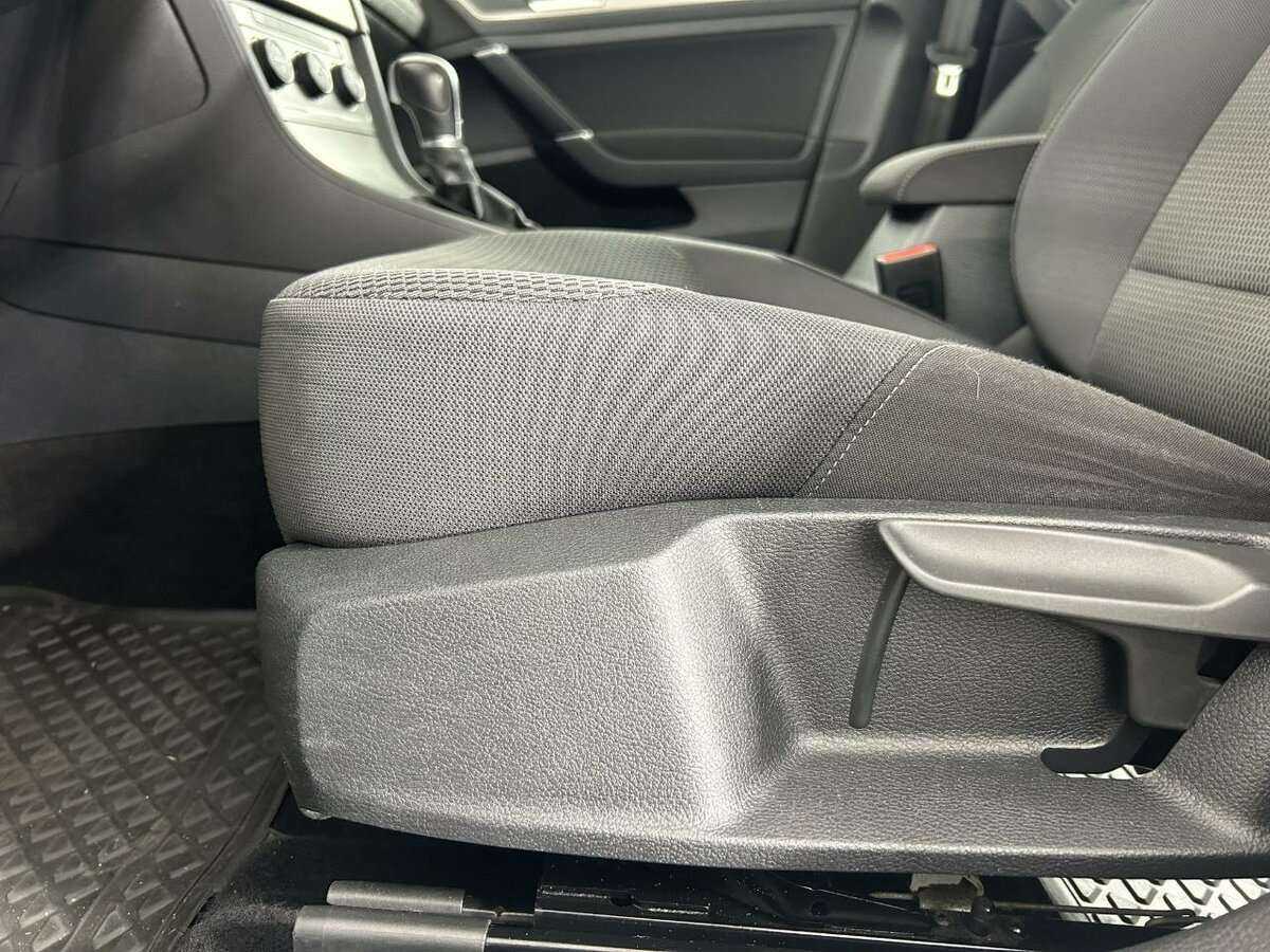 Б/У Фольксваген Гольф 2015 года. Фото: #9