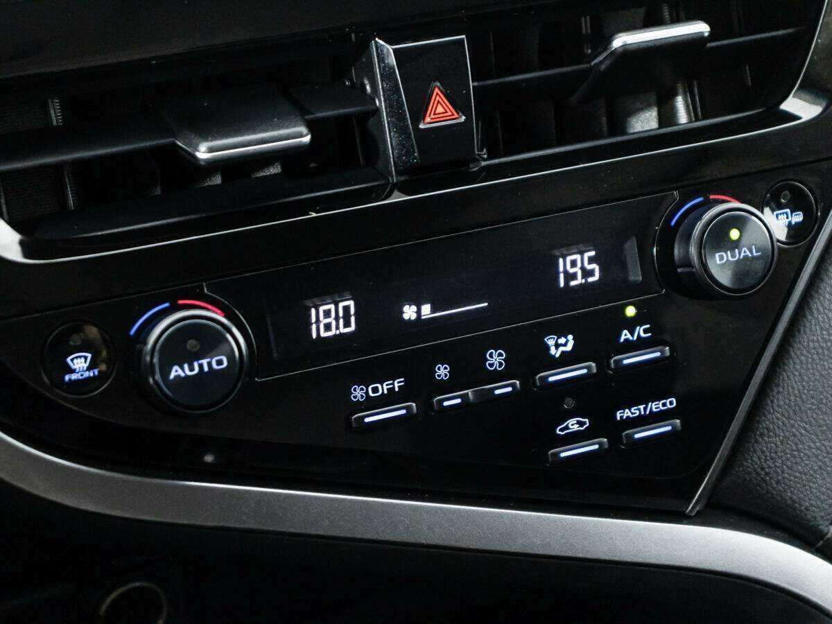 Б/У Тойота Камри 2021 года. Фото: #14