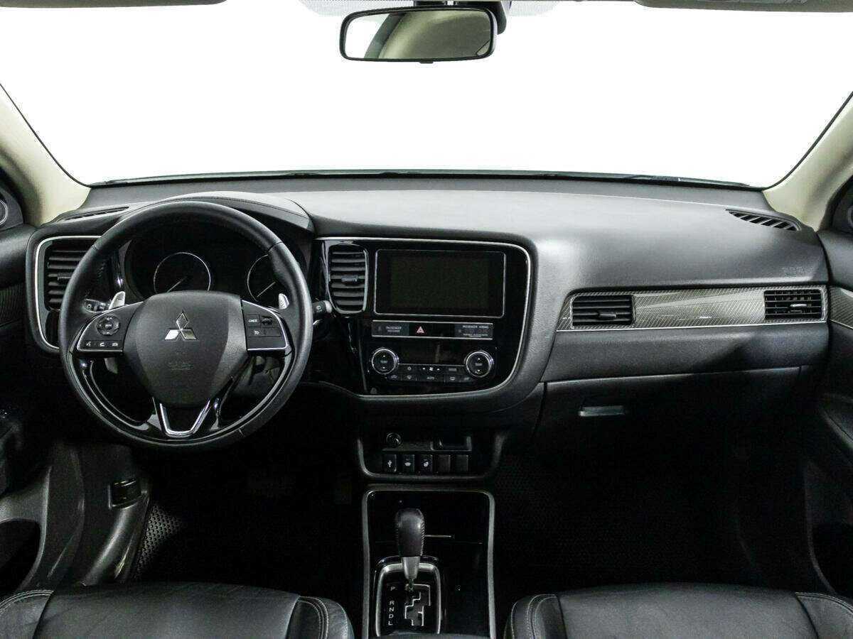 Б/У Митсубиши Оутлэндер 2019 года. Фото: #12