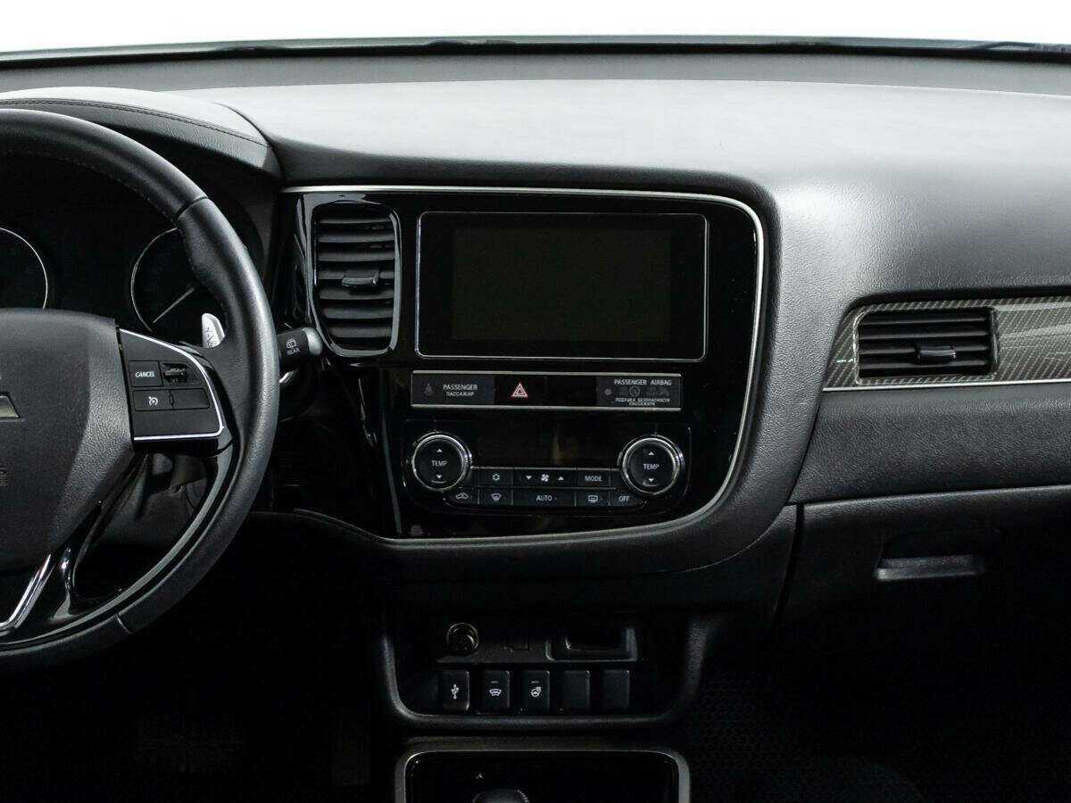 Б/У Митсубиши Оутлэндер 2019 года. Фото: #13