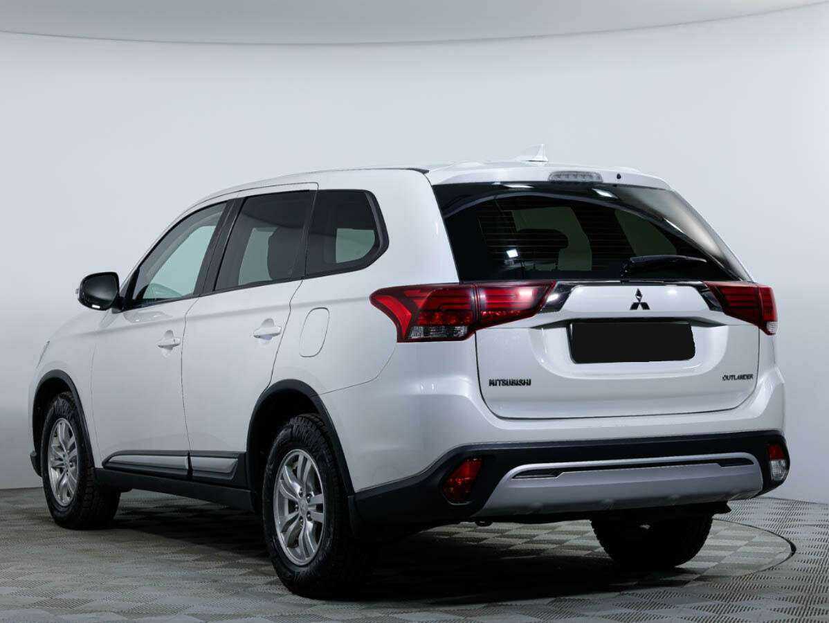 Б/У Митсубиши Оутлэндер 2018 года. Фото: #6