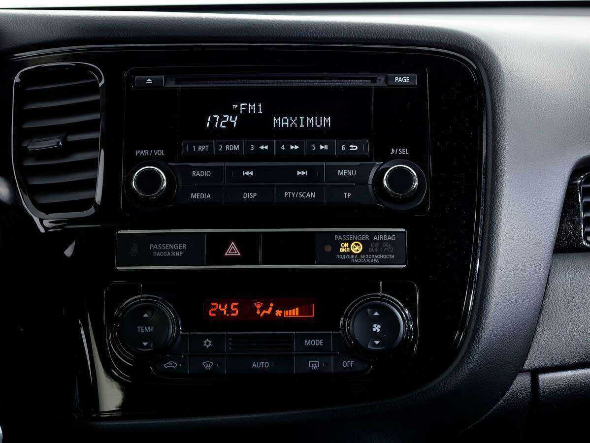 Б/У Митсубиши Оутлэндер 2018 года. Фото: #17