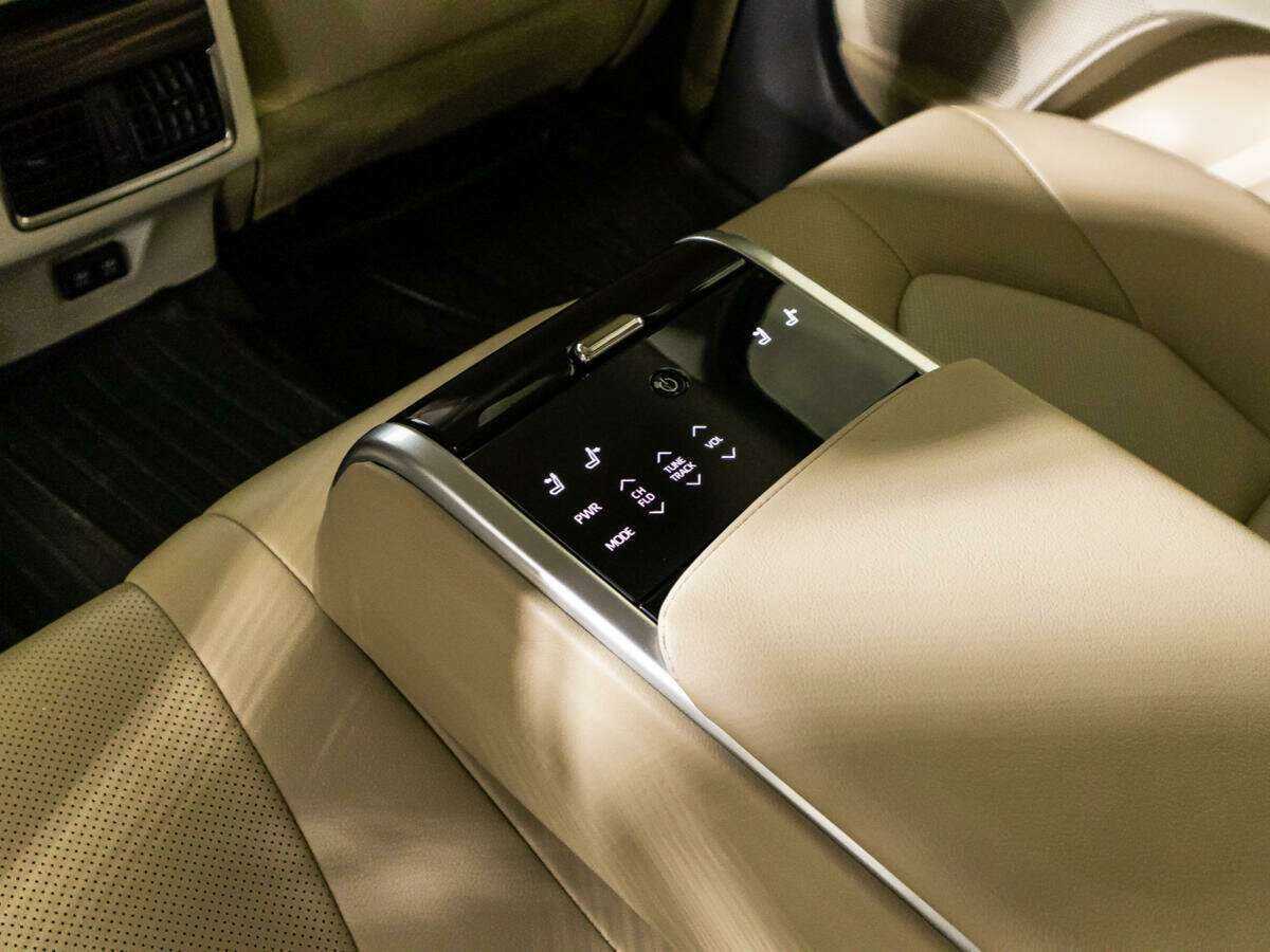 Toyota Camry 2018 года с пробегом. Фото: #15