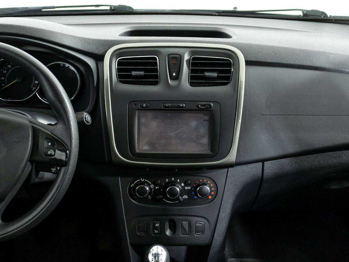 Б/У Рено Сандеро 2015 года. Фото: #13