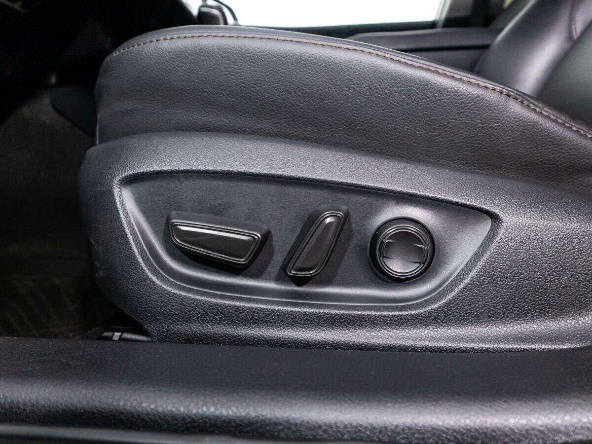 Б/У Тойота Камри 2019 года. Фото: #14