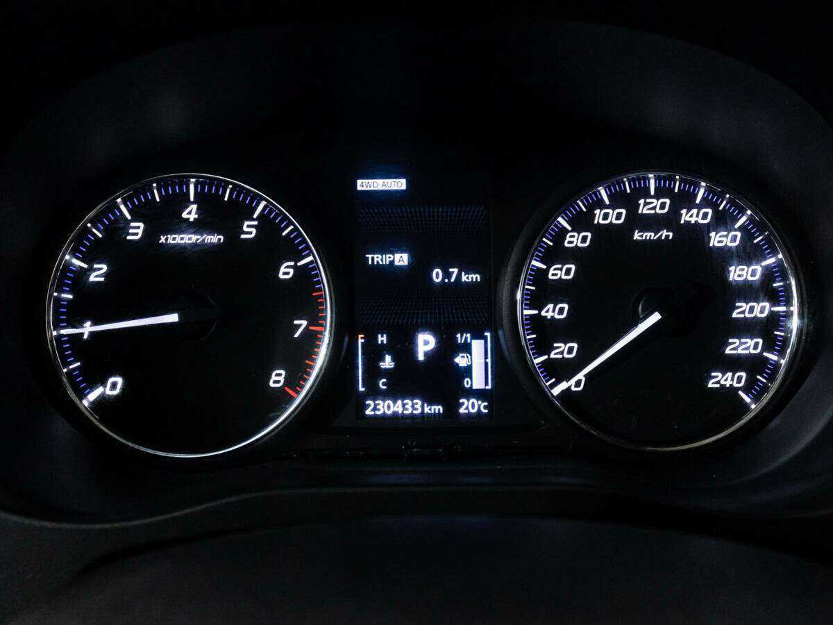 Б/У Митсубиши Оутлэндер 2016 года. Фото: #11