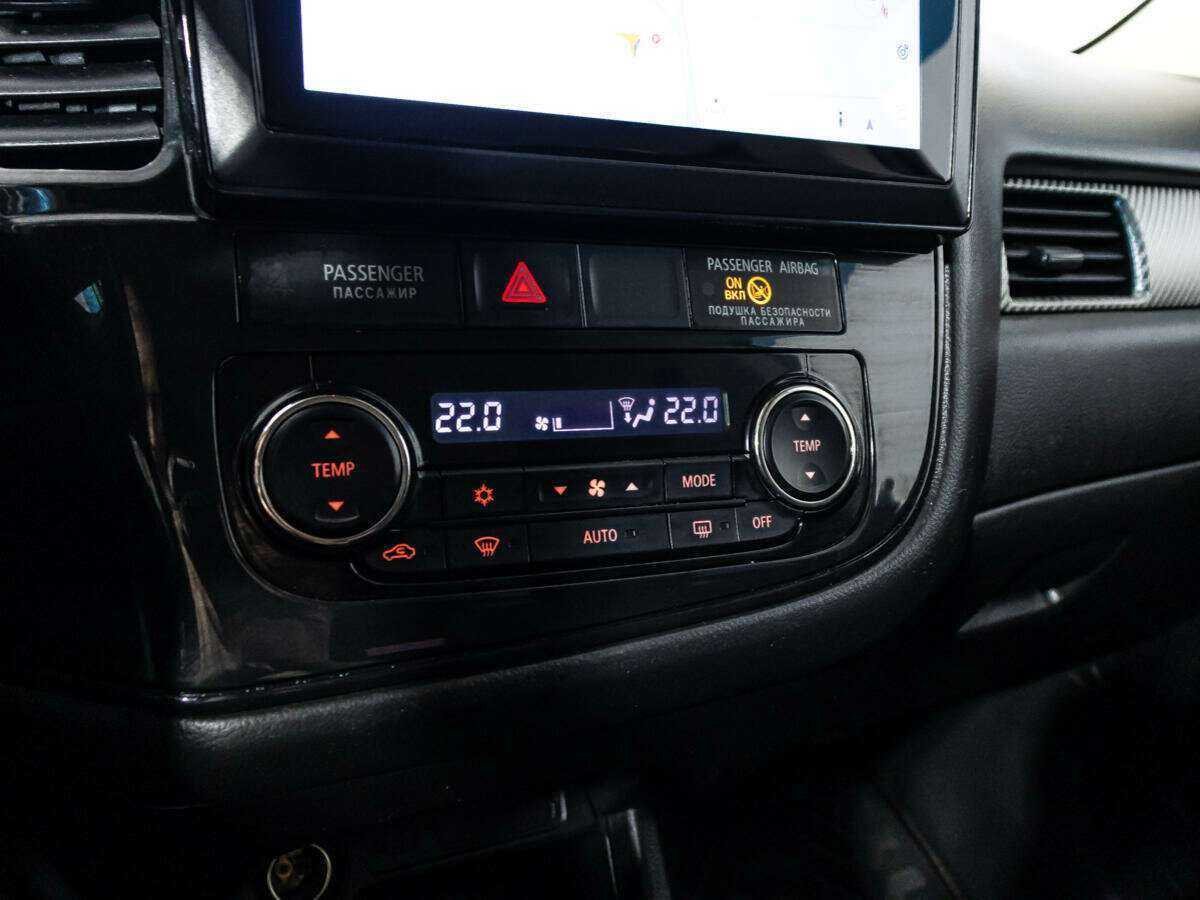 Б/У Митсубиши Оутлэндер 2016 года. Фото: #15