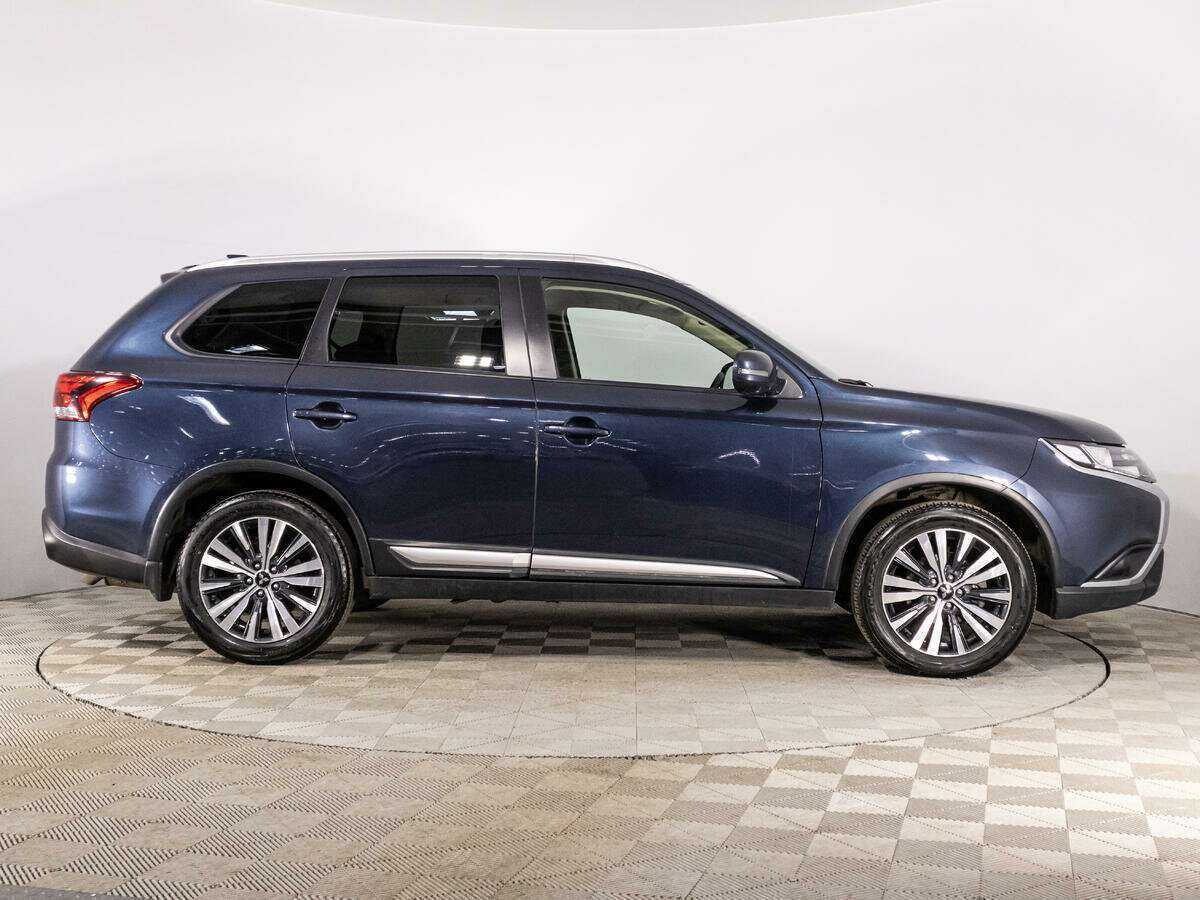 Б/У Митсубиши Оутлэндер 2019 года. Фото: #3