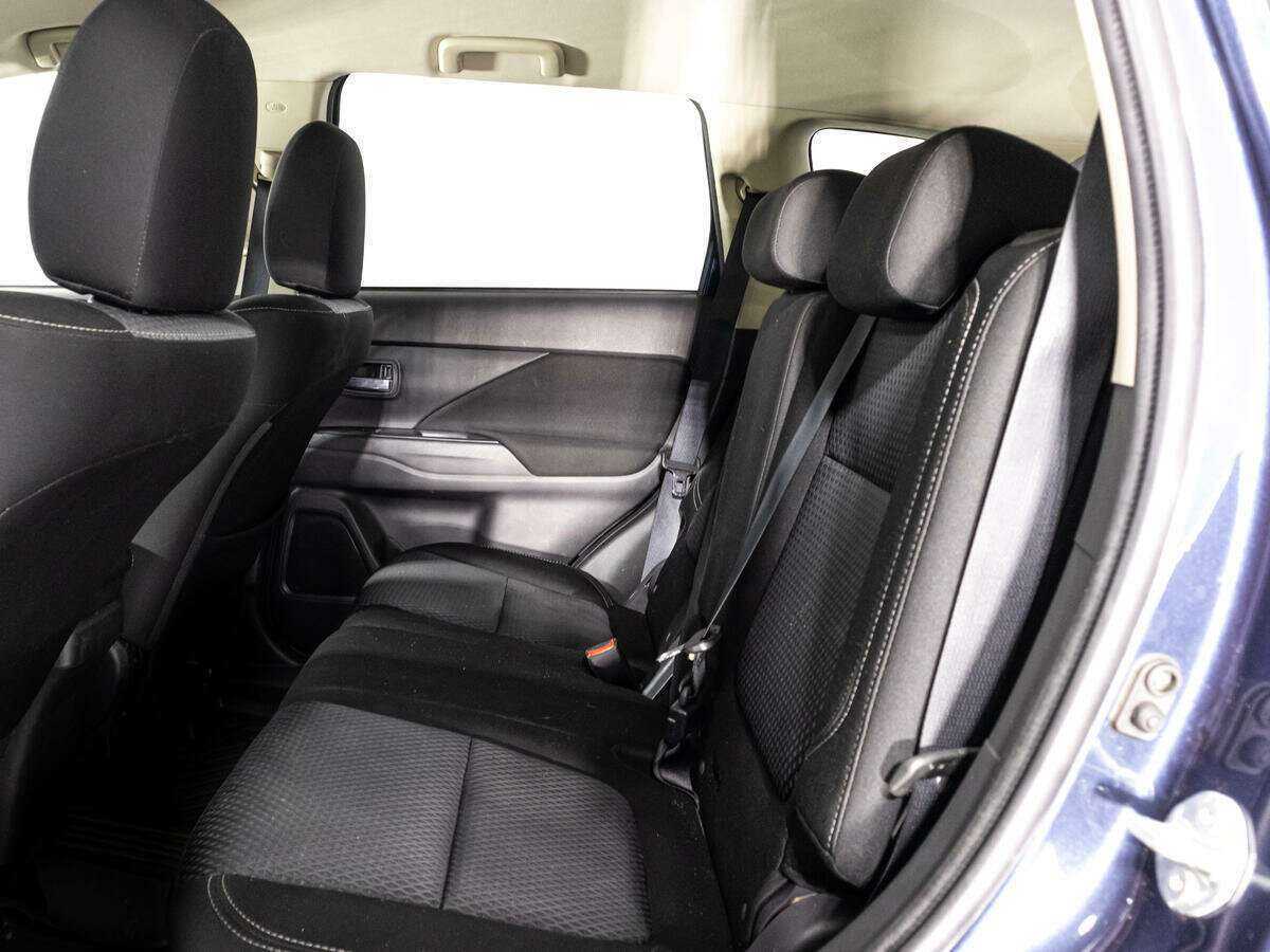 Б/У Митсубиши Оутлэндер 2019 года. Фото: #9