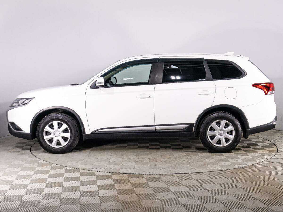 Б/У Митсубиши Оутлэндер 2019 года. Фото: #7