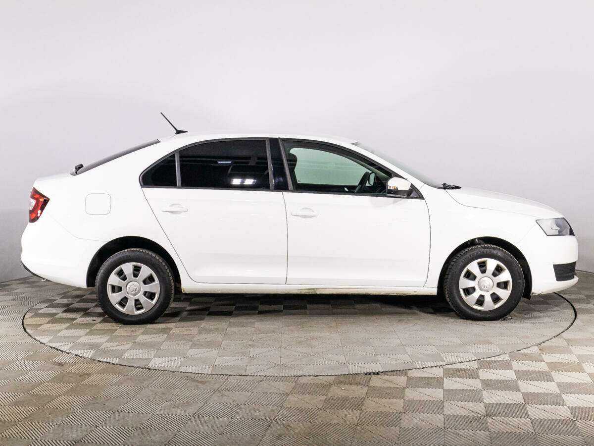 Б/У Шкода Рапид 2017 года. Фото: #3