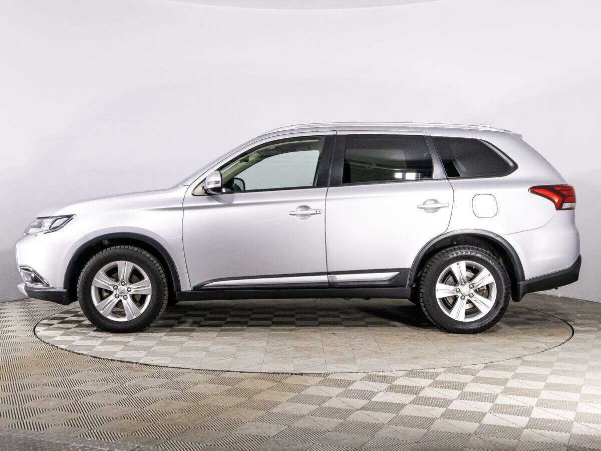 Б/У Митсубиши Оутлэндер 2017 года. Фото: #7