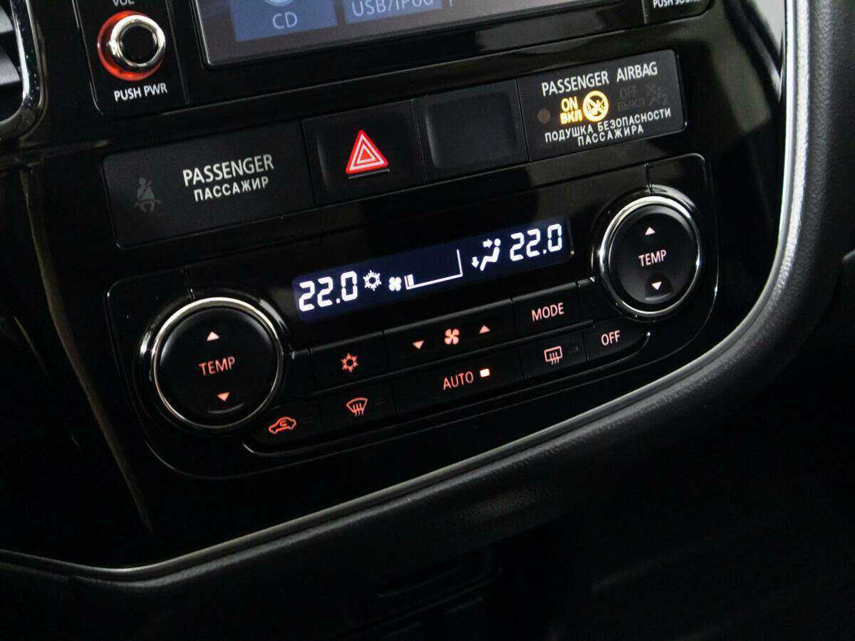 Б/У Митсубиши Оутлэндер 2017 года. Фото: #16