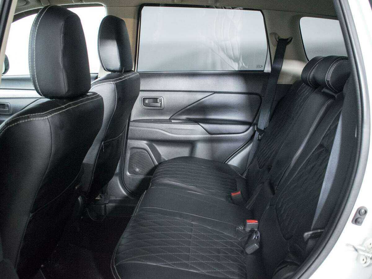 Б/У Митсубиши Оутлэндер 2014 года. Фото: #7