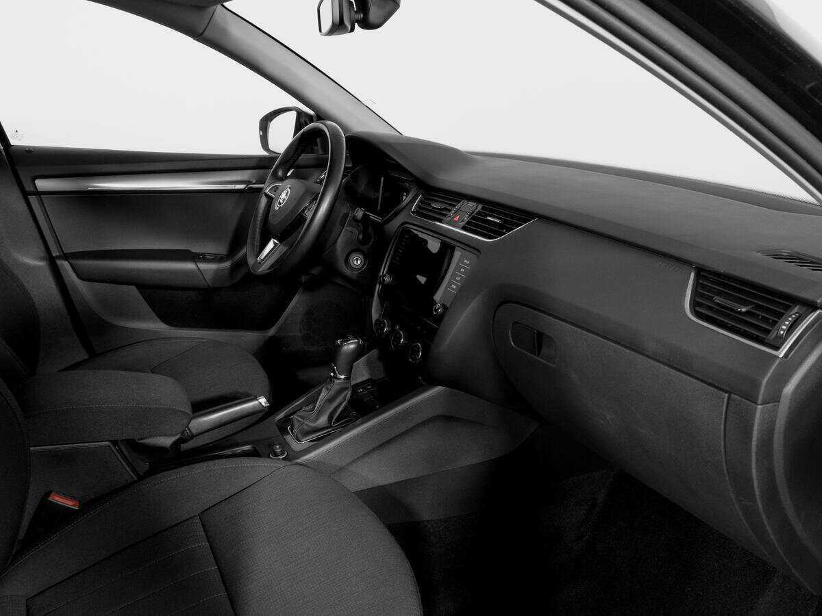 Б/У Шкода Октавия 2018 года. Фото: #8