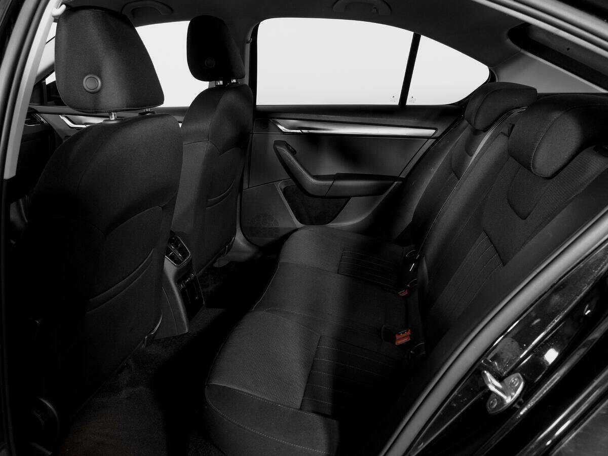 Б/У Шкода Октавия 2018 года. Фото: #9