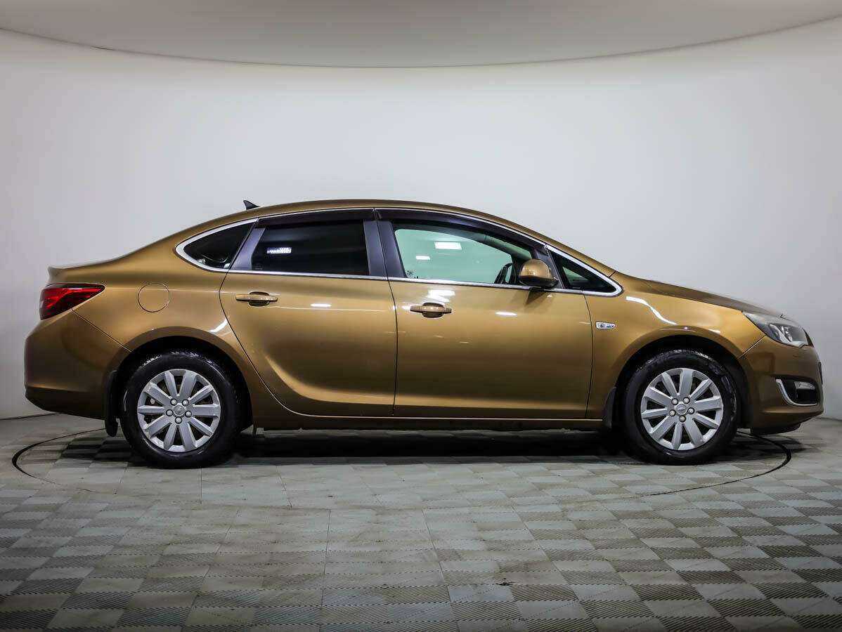 Opel Astra 2015 года с пробегом. Фото: #2