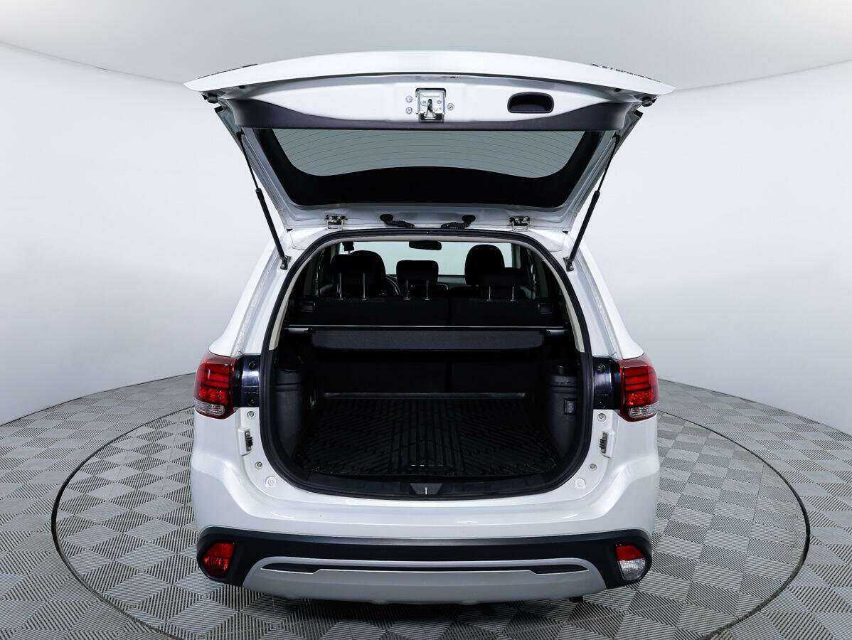 Б/У Митсубиши Оутлэндер 2018 года. Фото: #26