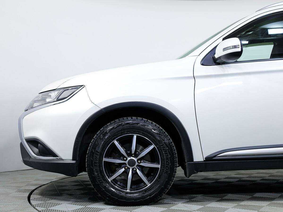 Б/У Митсубиши Оутлэндер 2018 года. Фото: #27