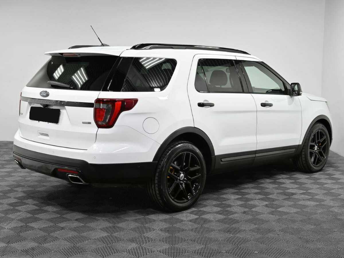 Ford Explorer 2015 года с пробегом. Фото: #1