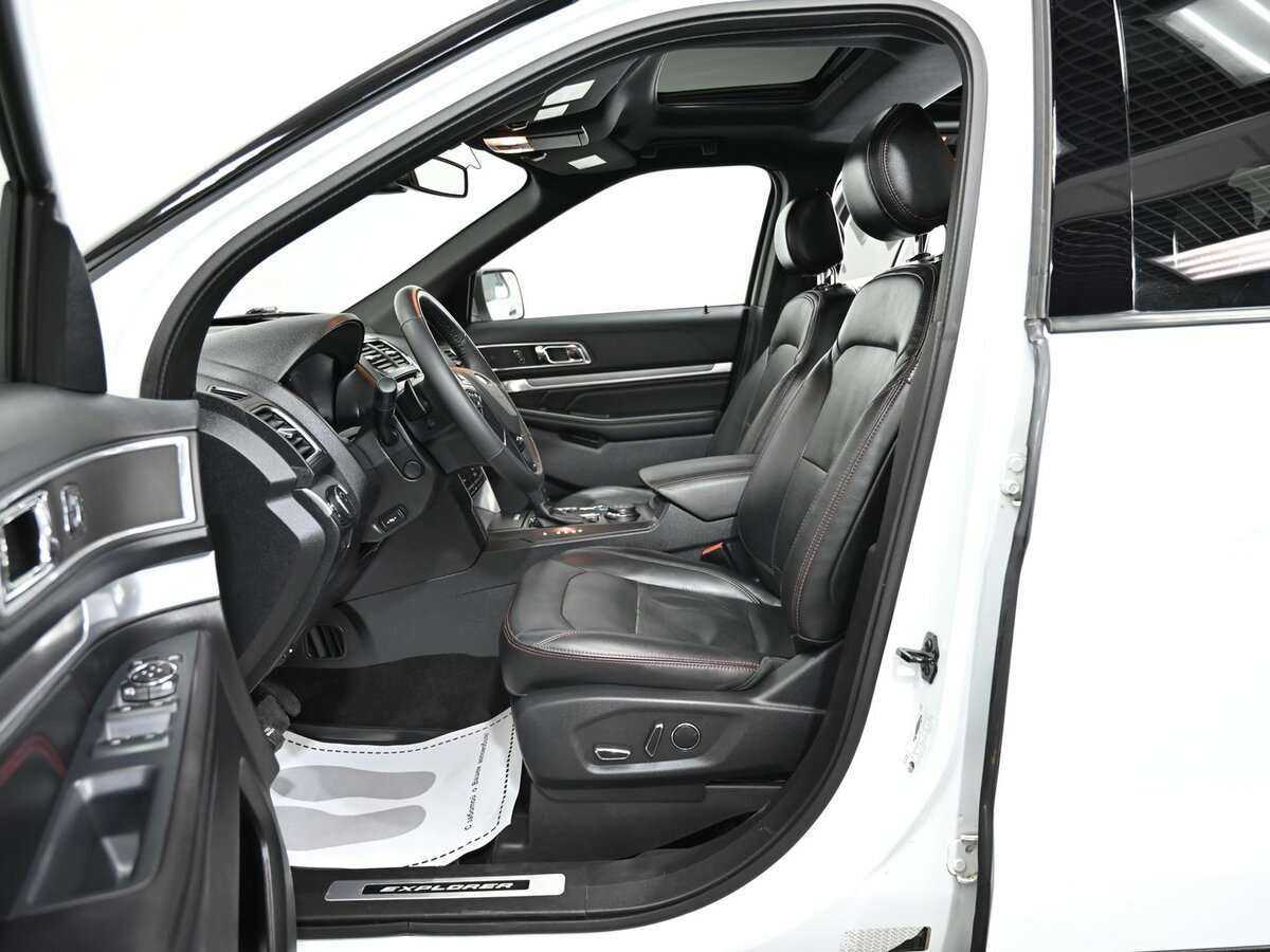Ford Explorer 2015 года с пробегом. Фото: #4