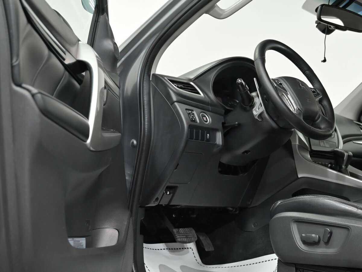 Mitsubishi Pajero Sport 2017 года с пробегом. Фото: #8