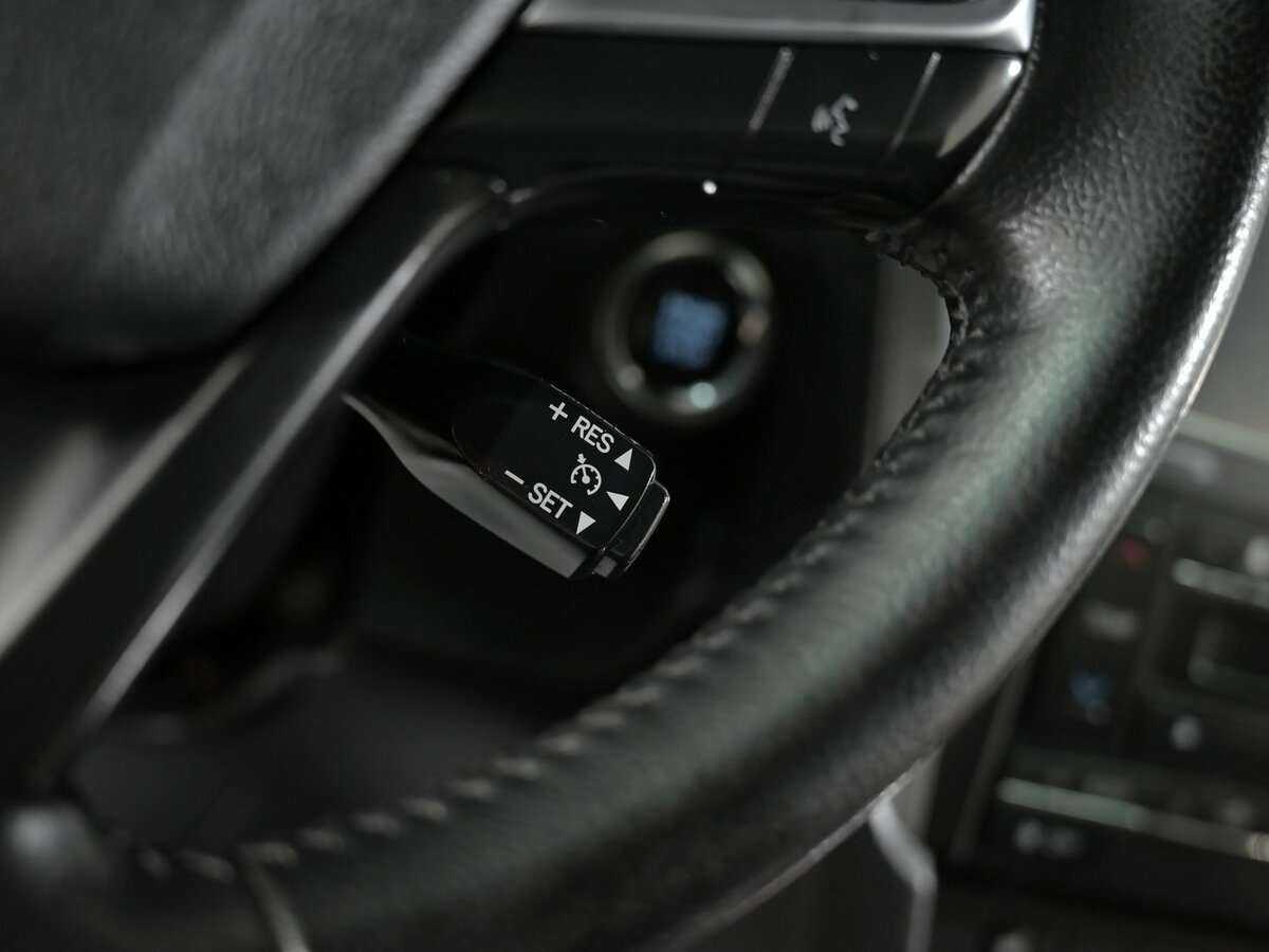 Б/У Тойота Камри 2017 года. Фото: #12