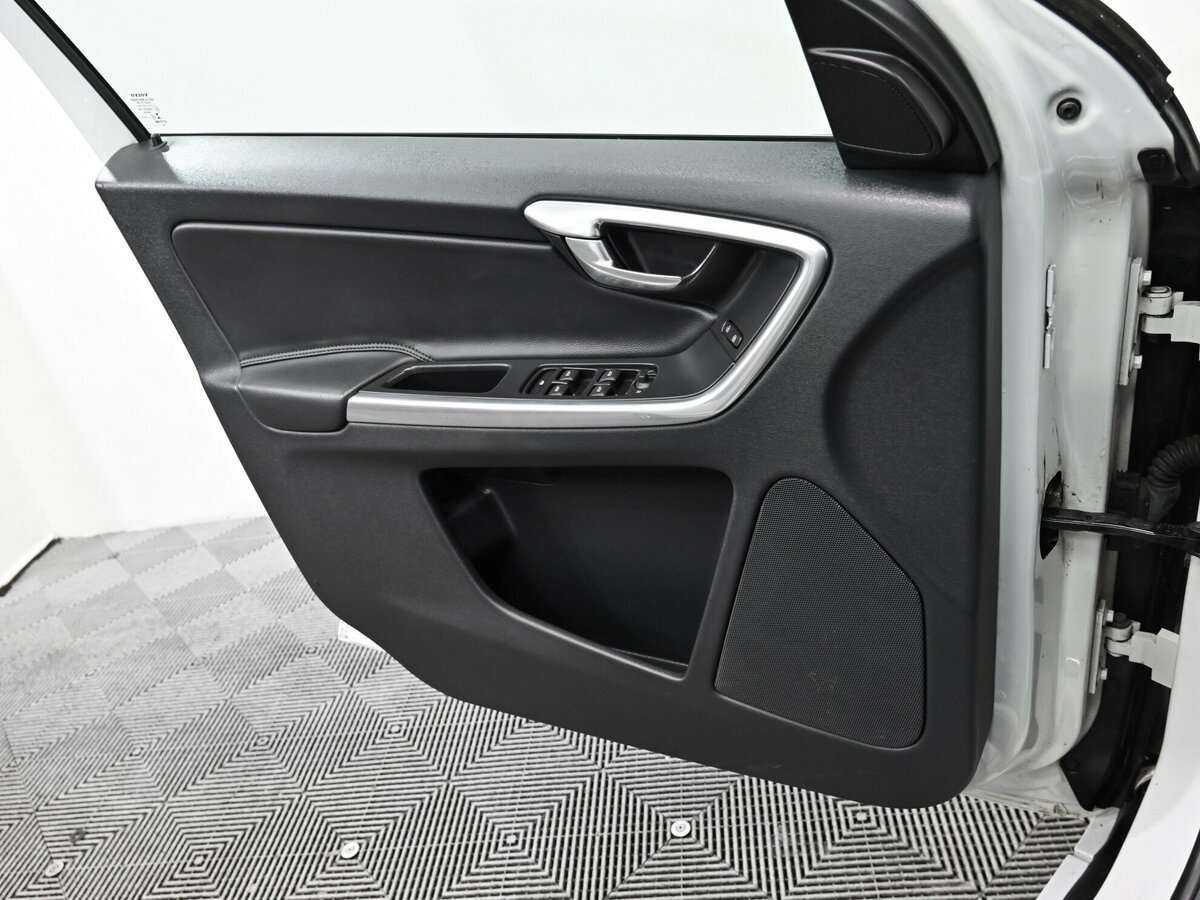 Б/У Вольво ИксЦ60 2014 года. Фото: #11