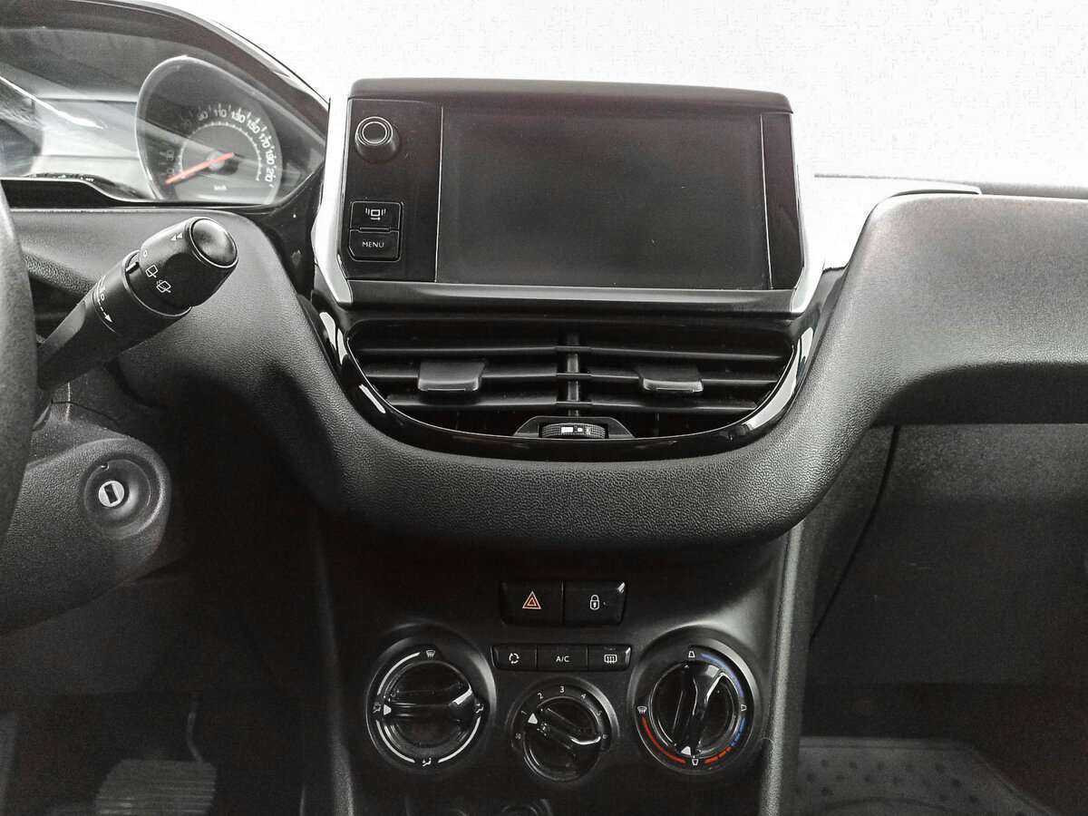 Б/У Пежо 208 2013 года. Фото: #12