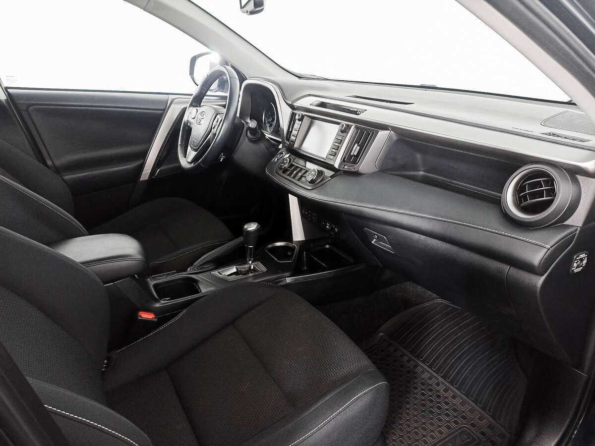 Toyota RAV4 2018 года с пробегом. Фото: #8