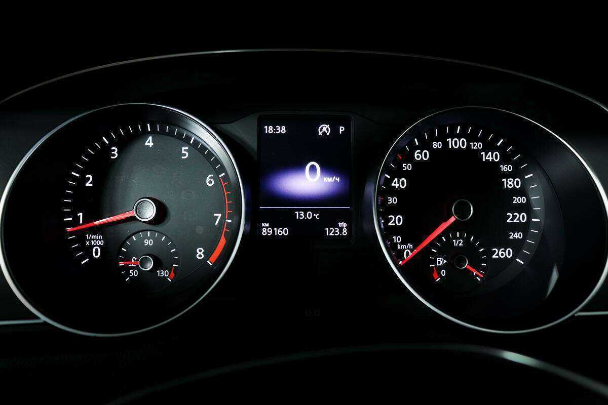 Б/У Фольксваген Пассат 2016 года. Фото: #9