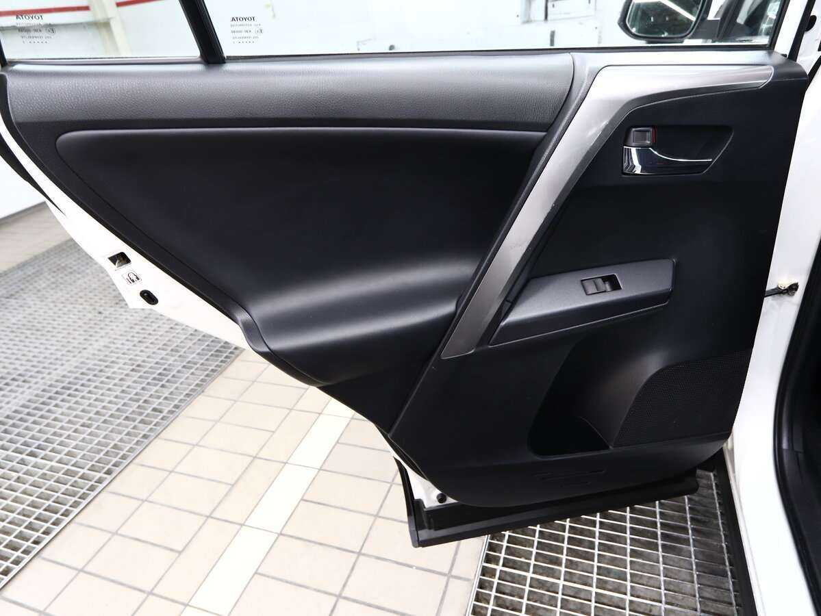 Toyota RAV4 2017 года с пробегом. Фото: #17