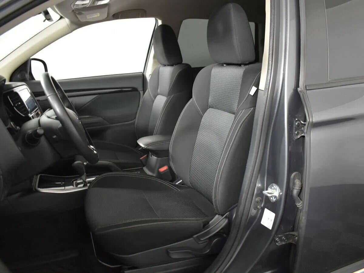 Б/У Митсубиши Оутлэндер 2019 года. Фото: #4