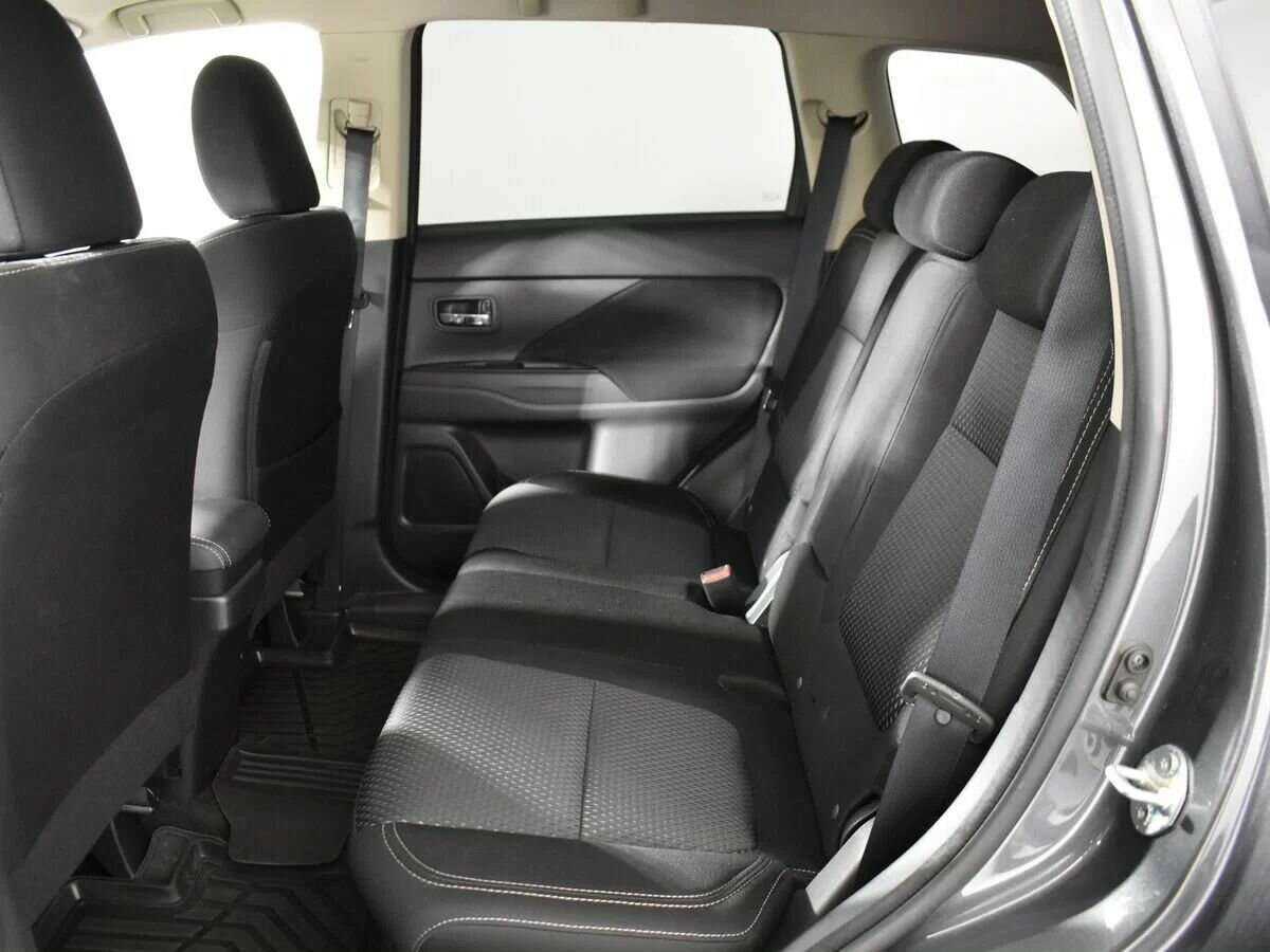 Б/У Митсубиши Оутлэндер 2019 года. Фото: #17