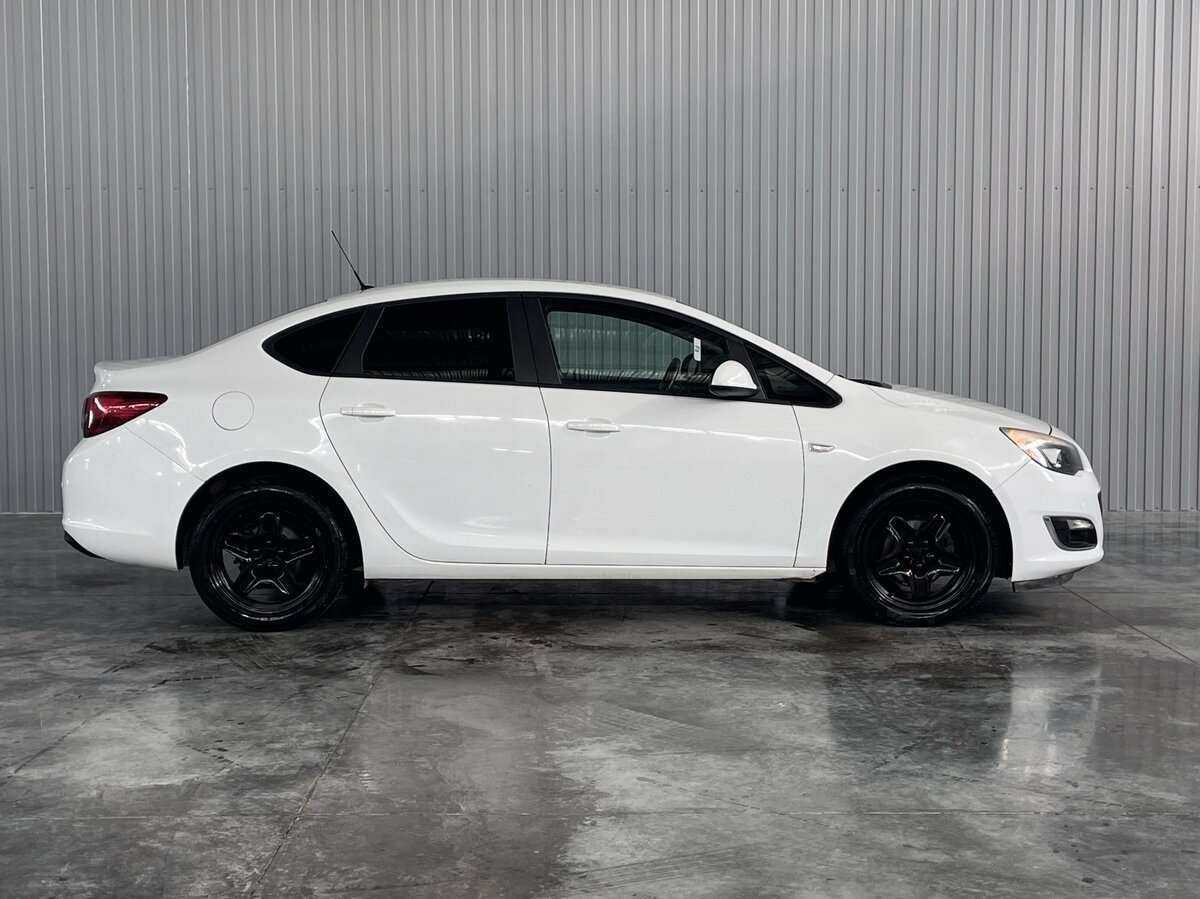 Opel Astra 2013 года с пробегом. Фото: #3